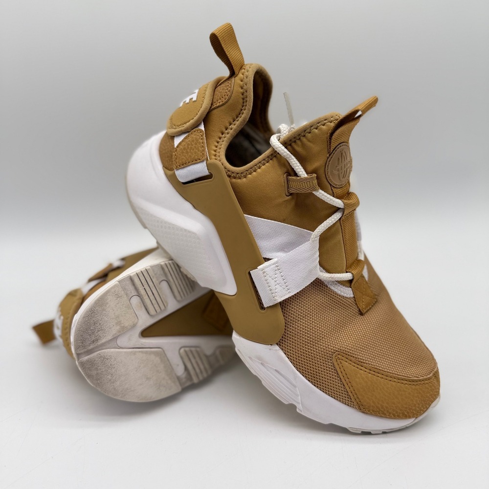 Nike Womens 9.5 Air Huarache City Low Desert Sand White AH6804-700 Sneaker